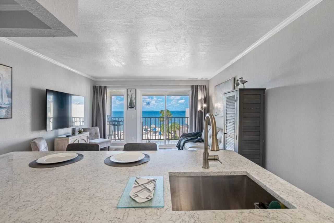 Stunning Bay Views From Your Private Balcony Appartement