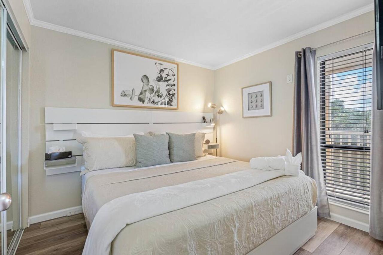Stunning Bay Views From Your Private Balcony Appartement *