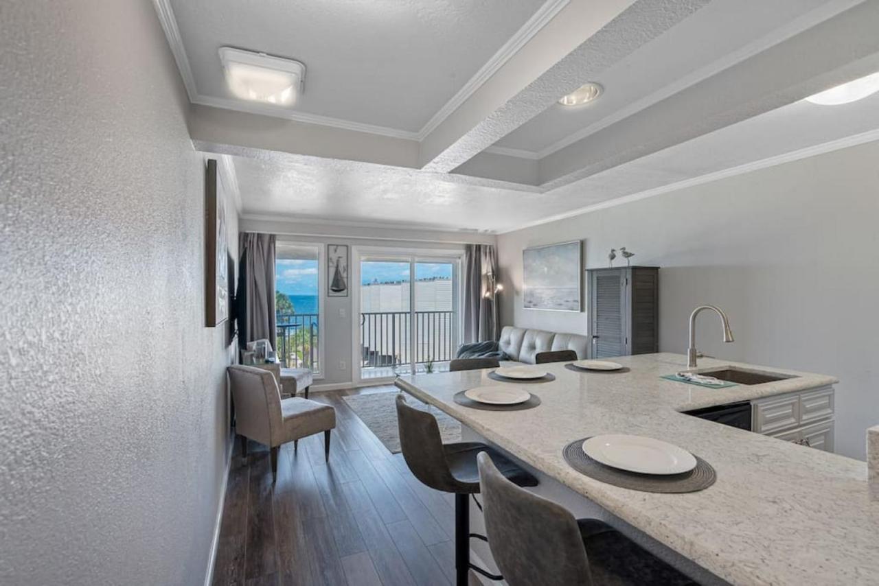 Appartement Stunning Bay Views From Your Private Balcony